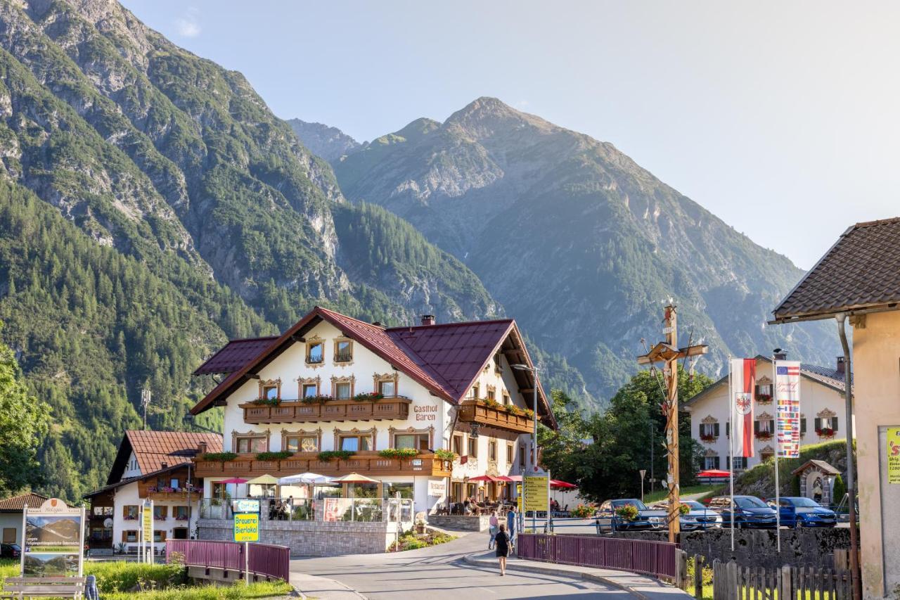 Gasthof Baren Hotel Holzgau Exterior photo