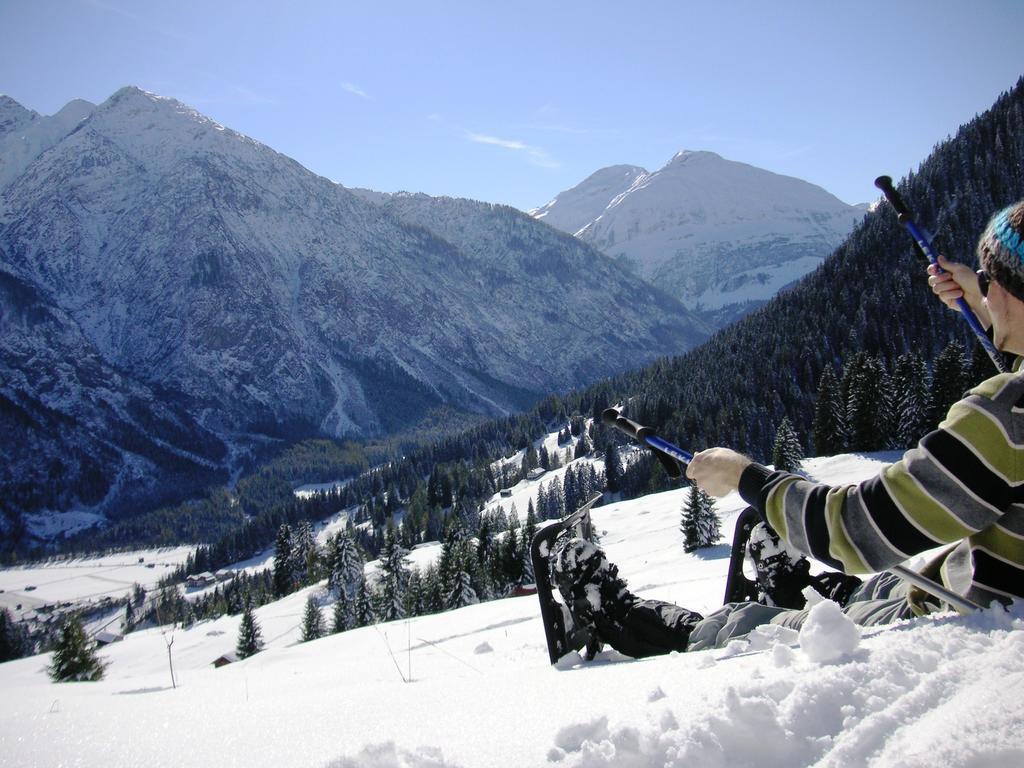 Gasthof Baren Hotel Holzgau Exterior photo