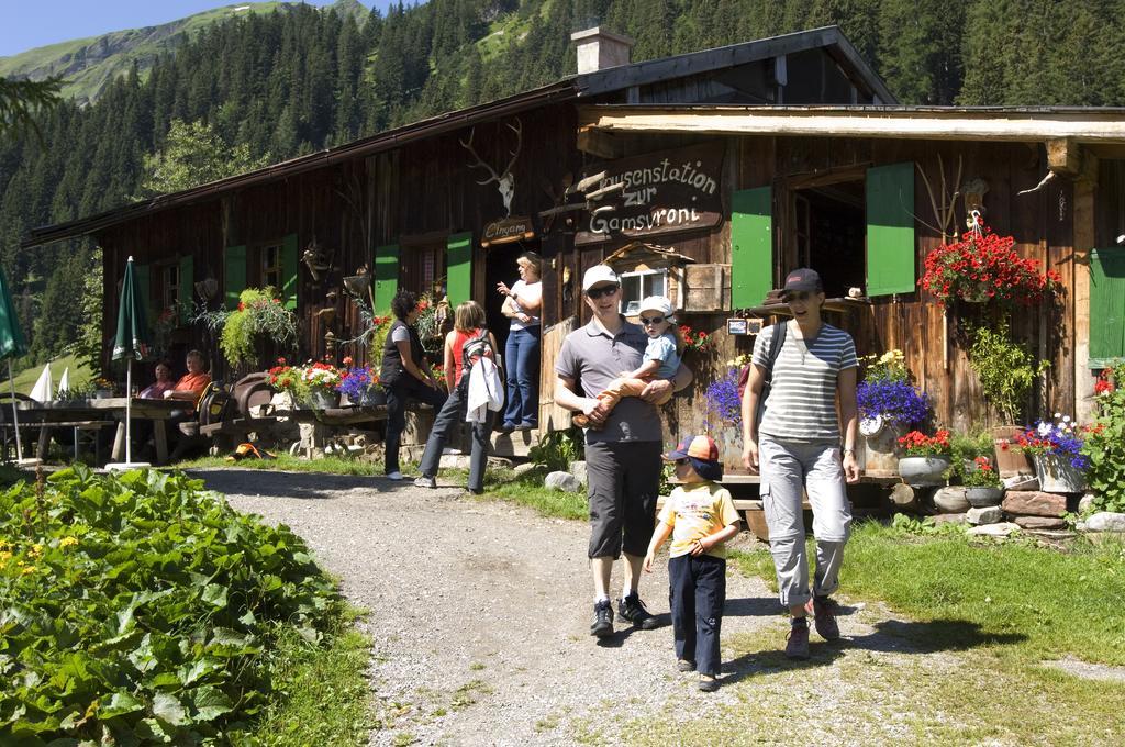 Gasthof Baren Hotel Holzgau Exterior photo